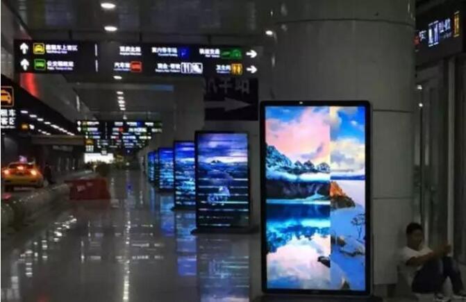 優(yōu)色廣告機亮相重慶北站，向國慶獻禮！